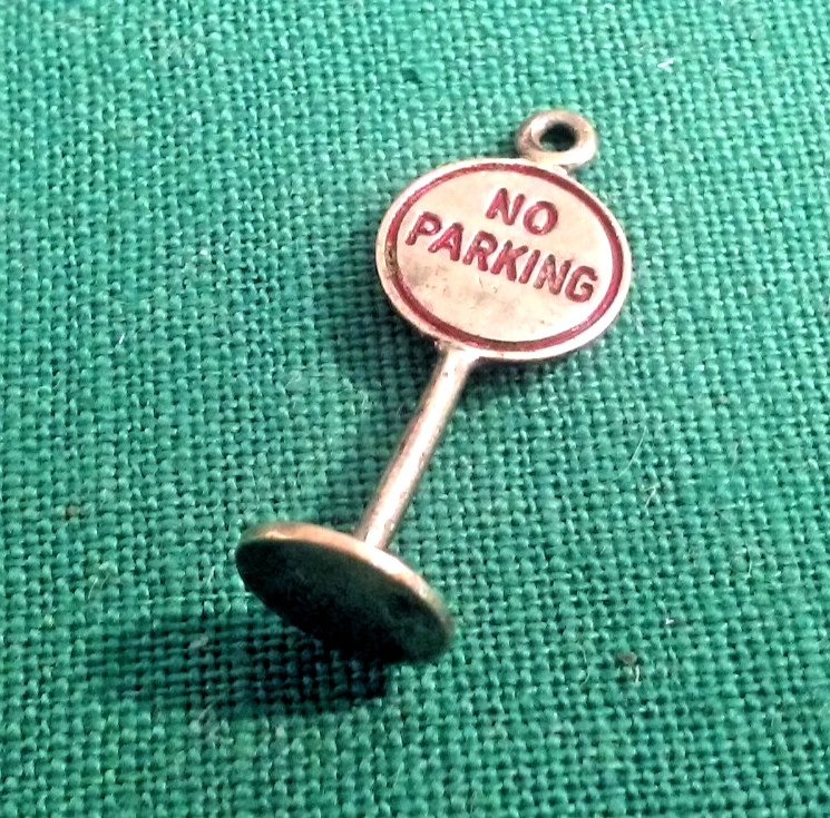 Vintage Silver-Tone Metal “No Parking” Stand-Up Mini Sign Pendant Bracelet Charm