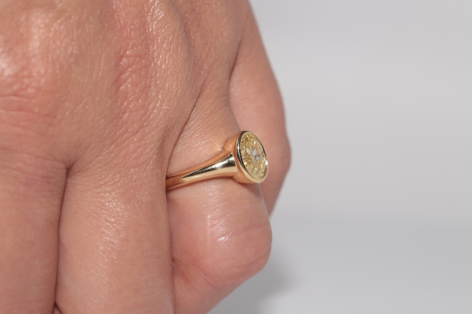 18k Gold 1.51 ct Light Fancy Color Oval Cut GIA Certified Solitaire Ring