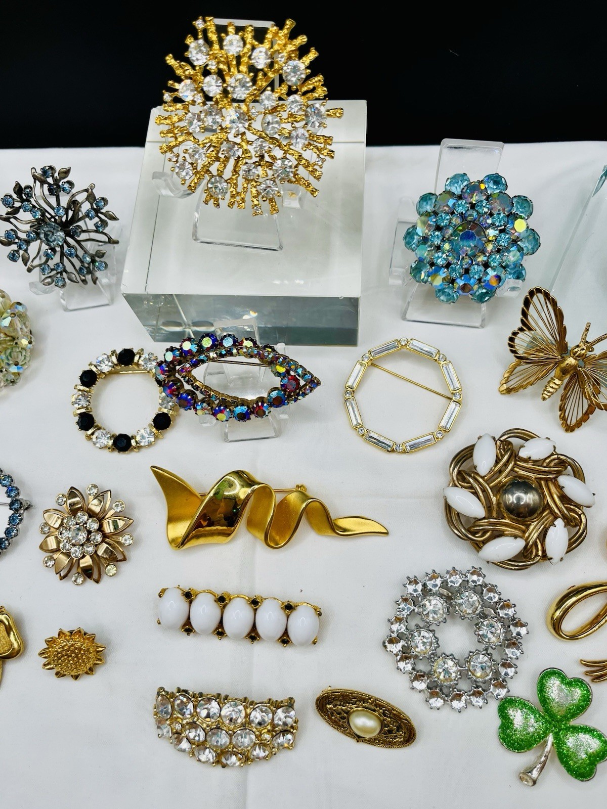 Vtg. Brooch Lot Some Signed Rhinestone, Gold Silver Tone Wear Resell 28pc Monet