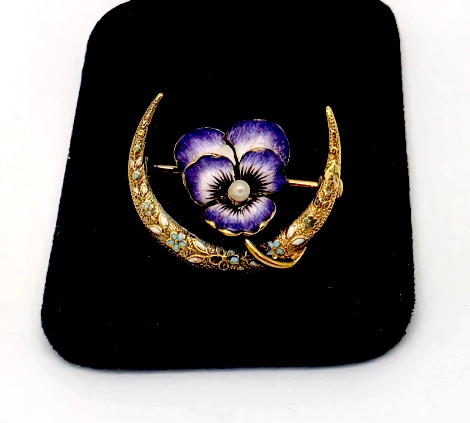 SMALL ANTIQUE ENAMELED 14K GOLD CRESCENT MOON & PURPLE PANSY PIN