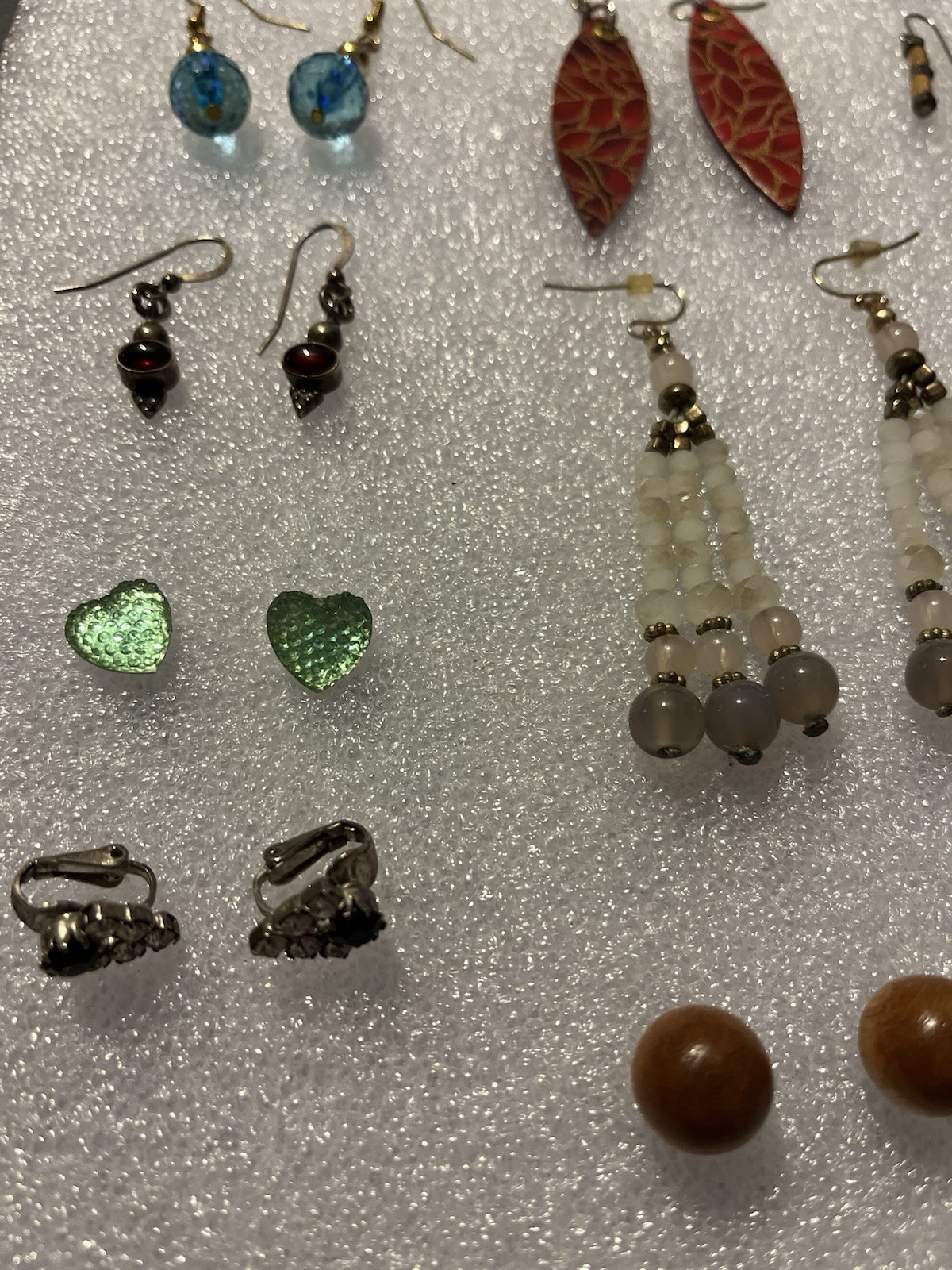 LOT OF 20 EARRINGS ~ASSORTED DANGLING , CLIP ONS, & PIERCED-VINTAGE TO NOW 🔥