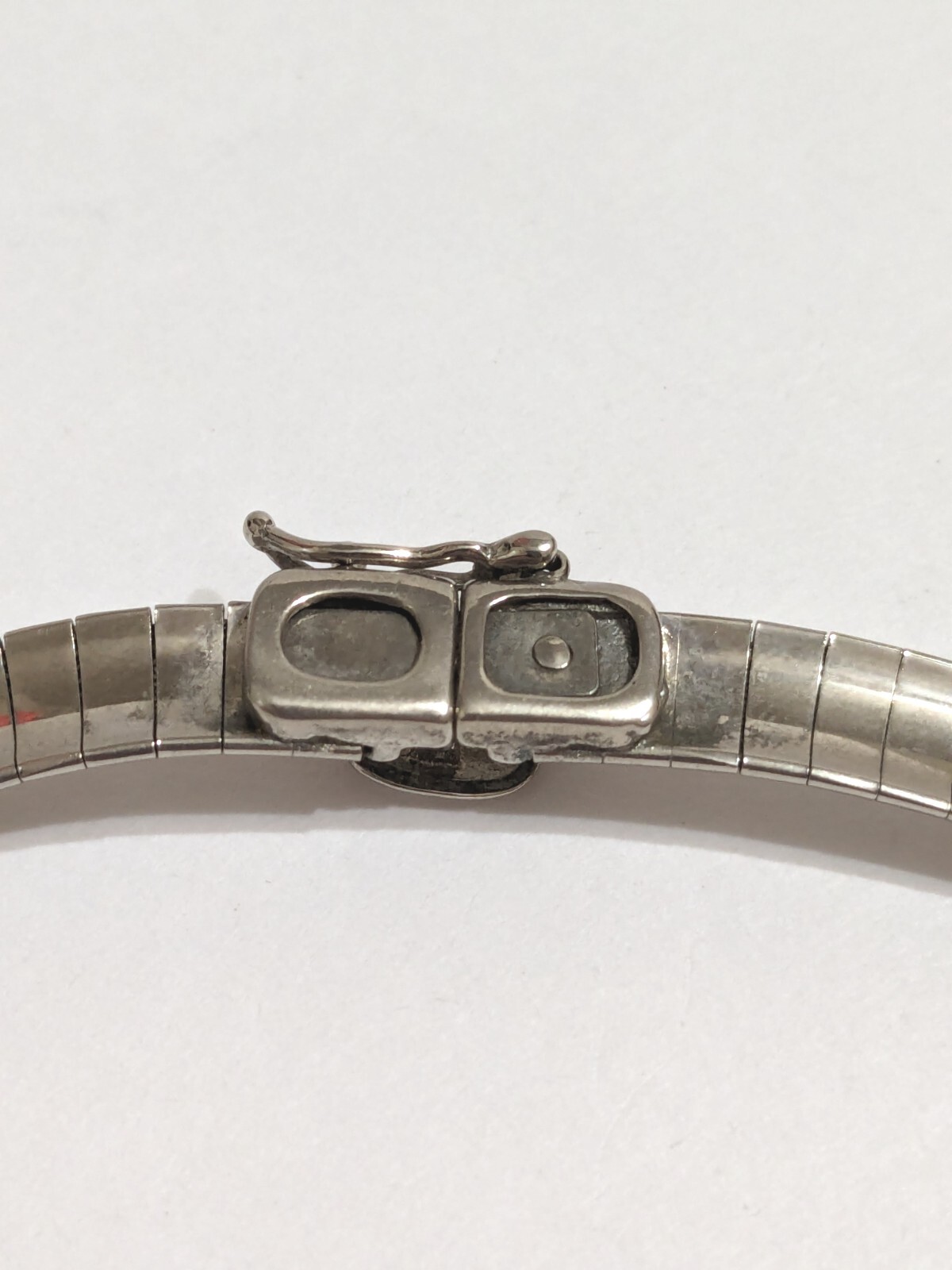 Vintage Retro Silver Tone Snake Chain Choker. 14 In. Push/Snap Closure.