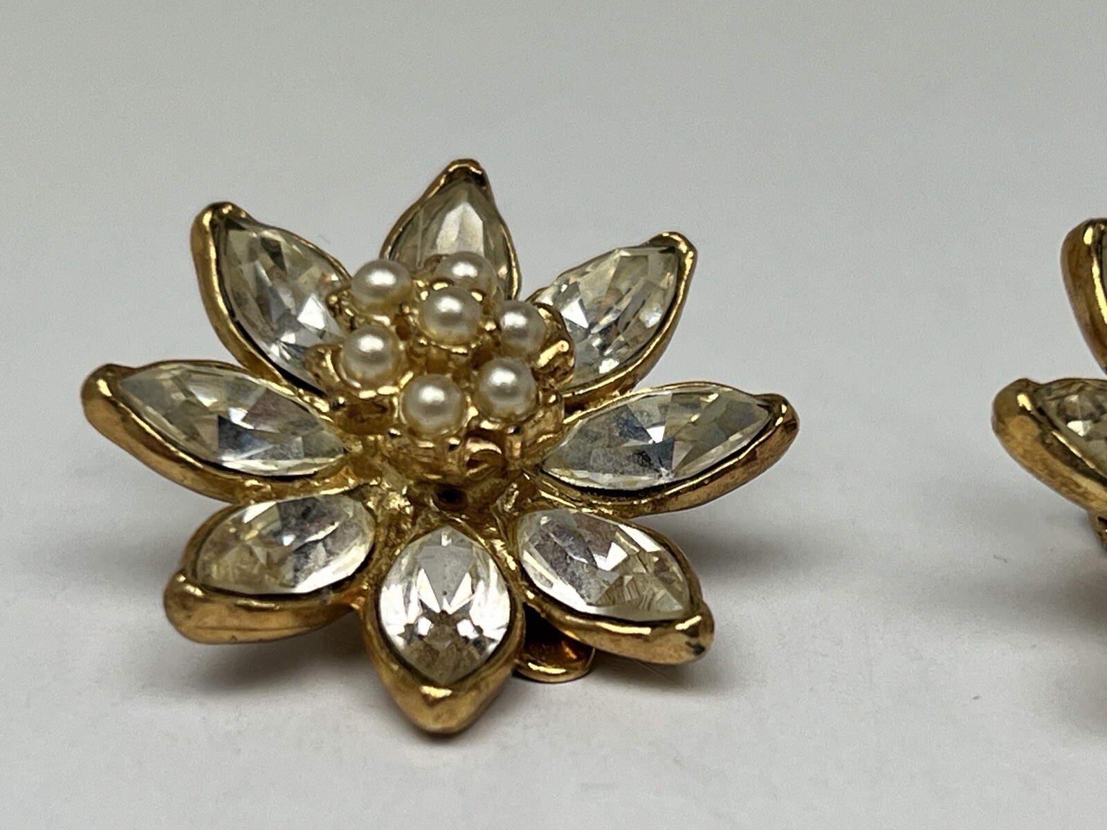 Vintage Gold Plated Crystal Clear Rhinestones Flower Design w/faux pearl center