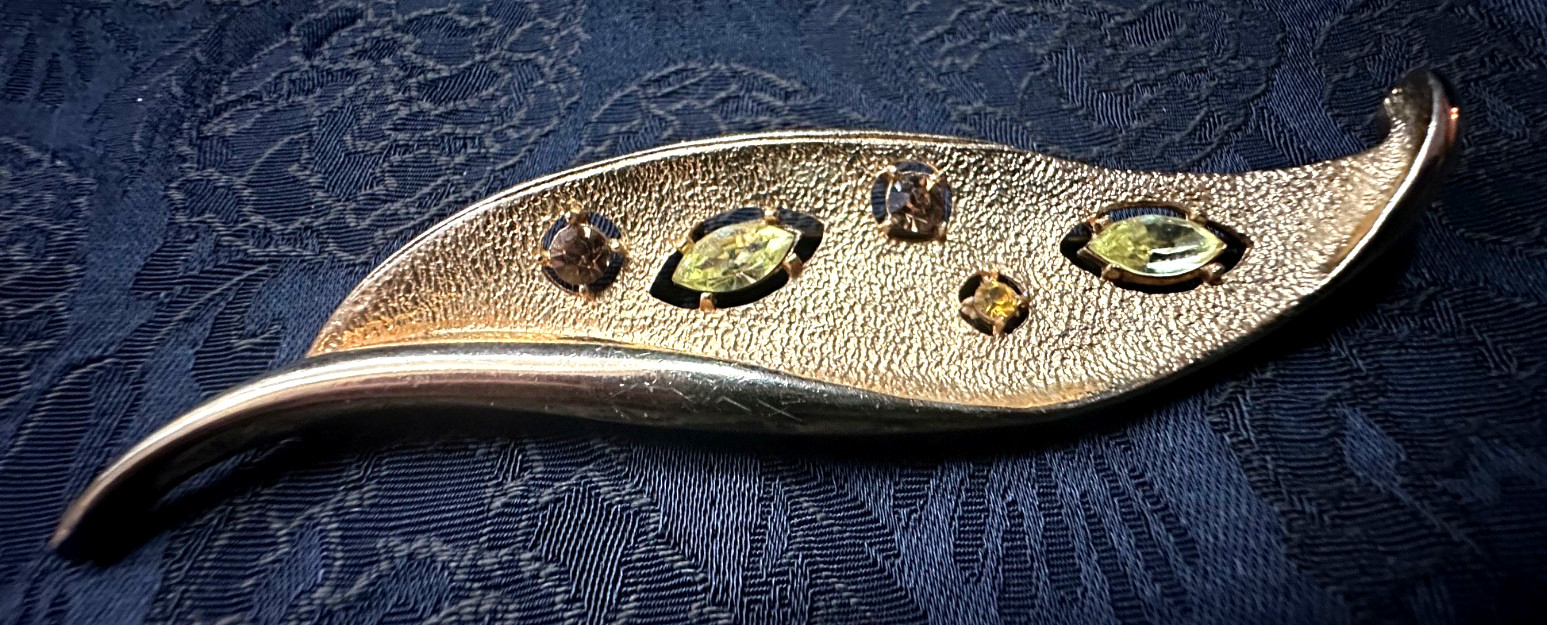 Vintage Emmons Gold Tone Metal Rhinestone Leaf Pin Brooch Very Good