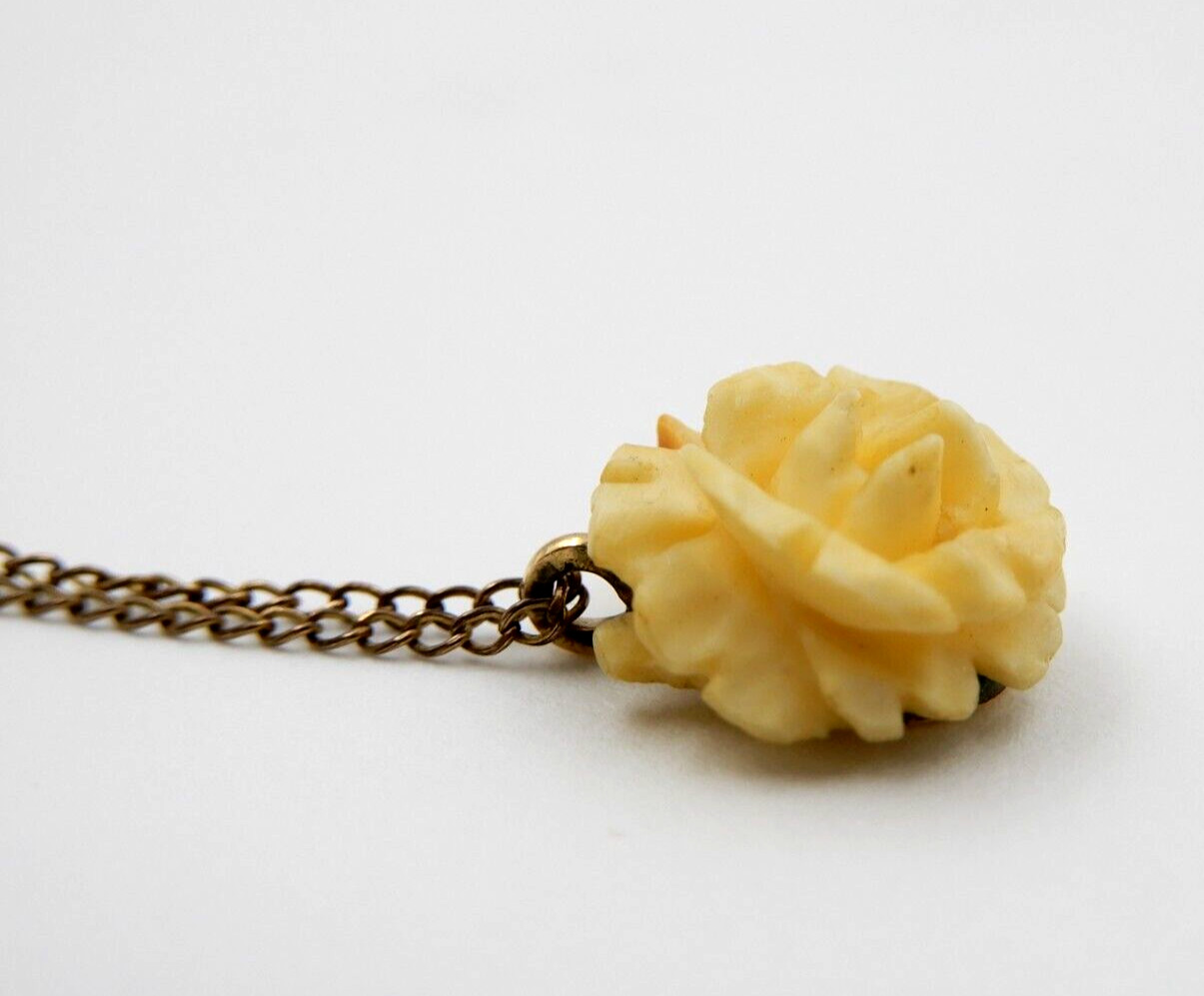 VINTAGE YELLOW FLOWER PENDANT NECKLACE SIGNED ‘WRE’ 1/20th 12K GOLD FILLED