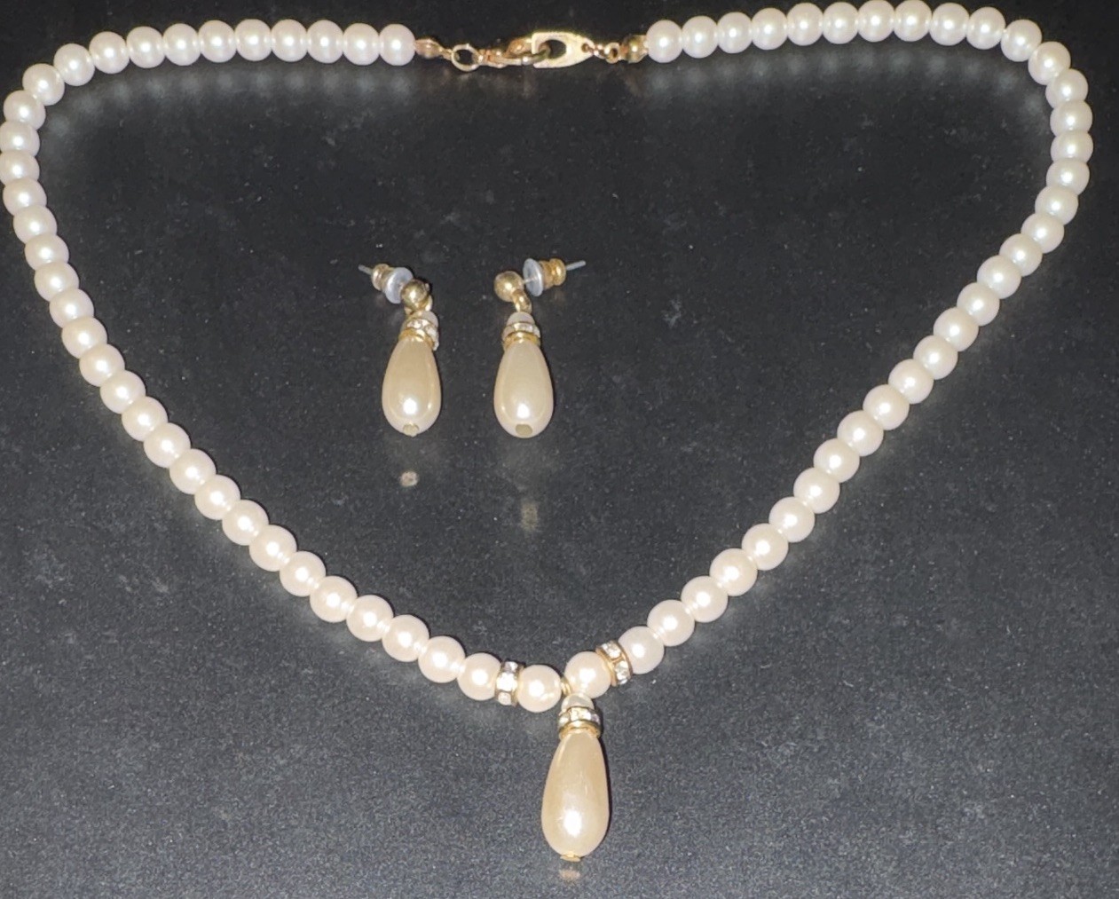 2 Vintage Unbranded Pearl Necklace & Pierced Earring Sets Choker Gold Tone
