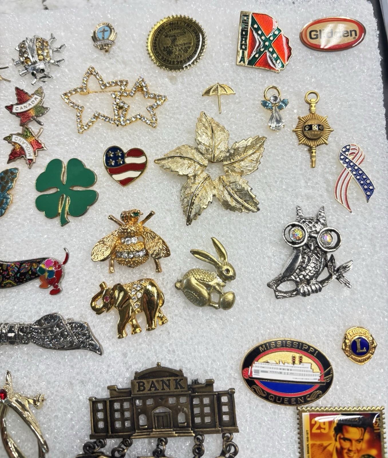 Estate Find Lot Of Assorted Pins/Brooches.