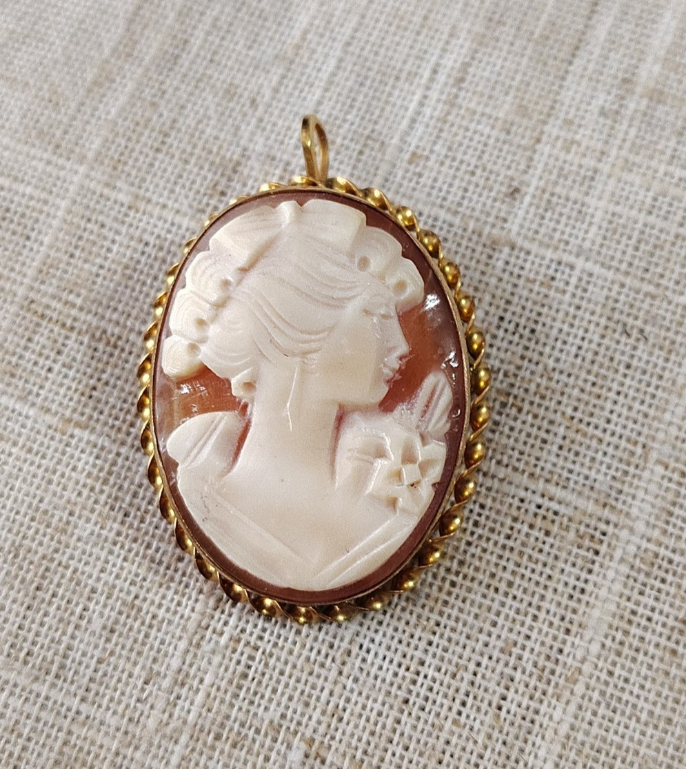 Vintage Signed 1/20th 12K GF CC Hand Carved Shell Cameo Brooch Pin Pendant