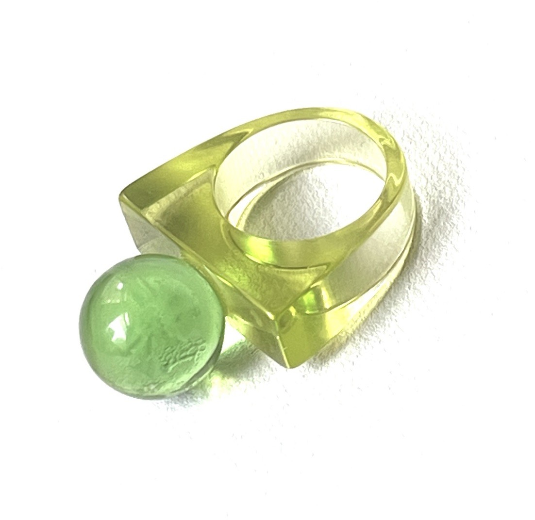 Vintage Size 7 Lucite Ring Chunky Hi-Ball Kiwi Green Statement Unisex Acrylic