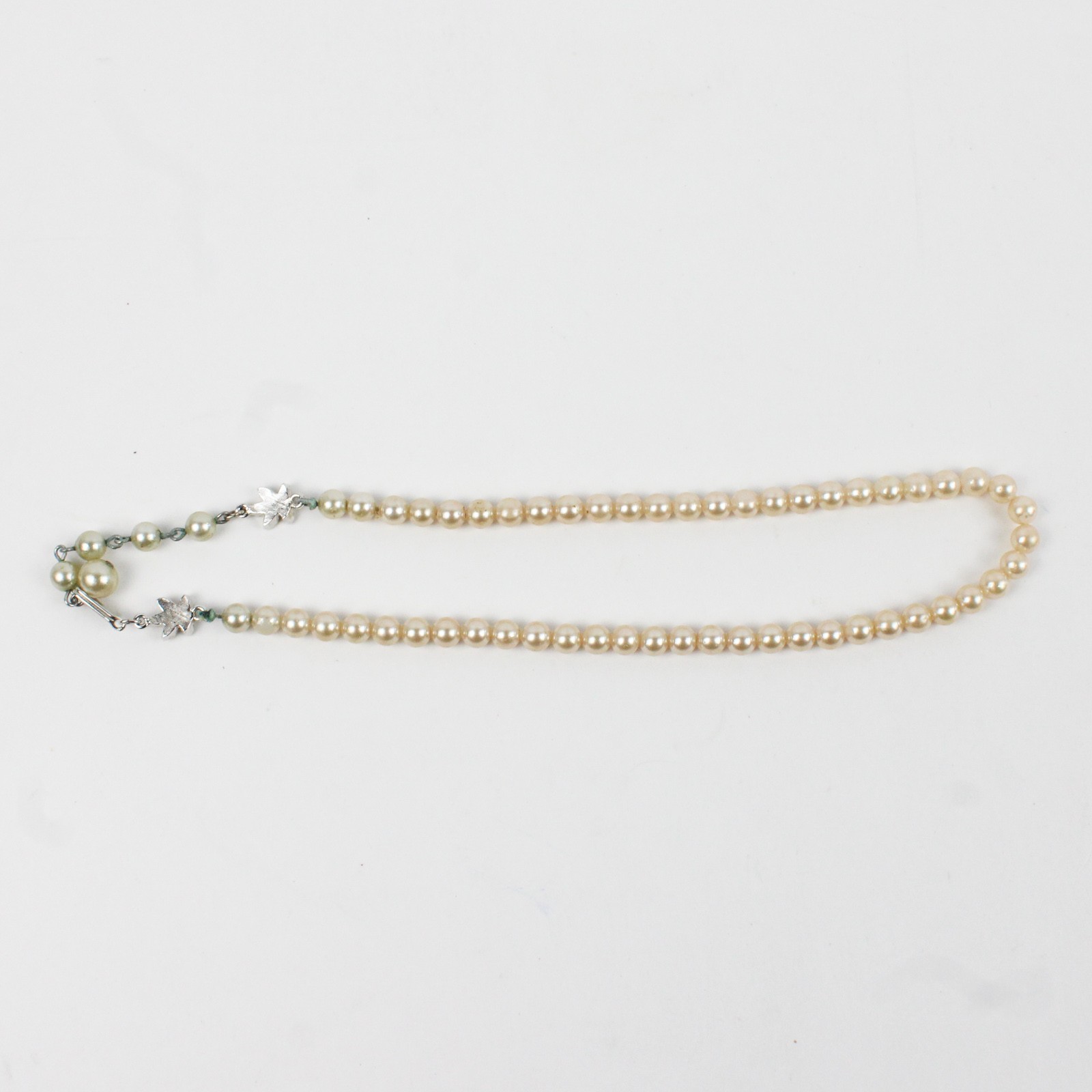 Vintage Faux Pearl Gold Toned Leaf Motif Choker