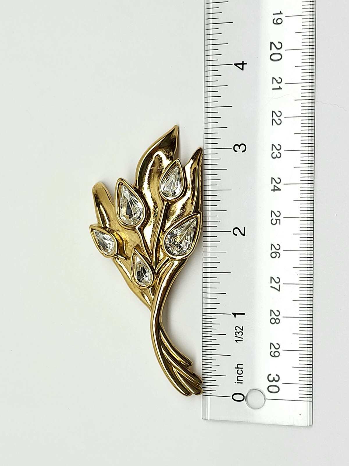 VINTAGE LARGE GOLD TONE CRYSTAL FLOWER BOUQUET BOOCH PIN SIGNED