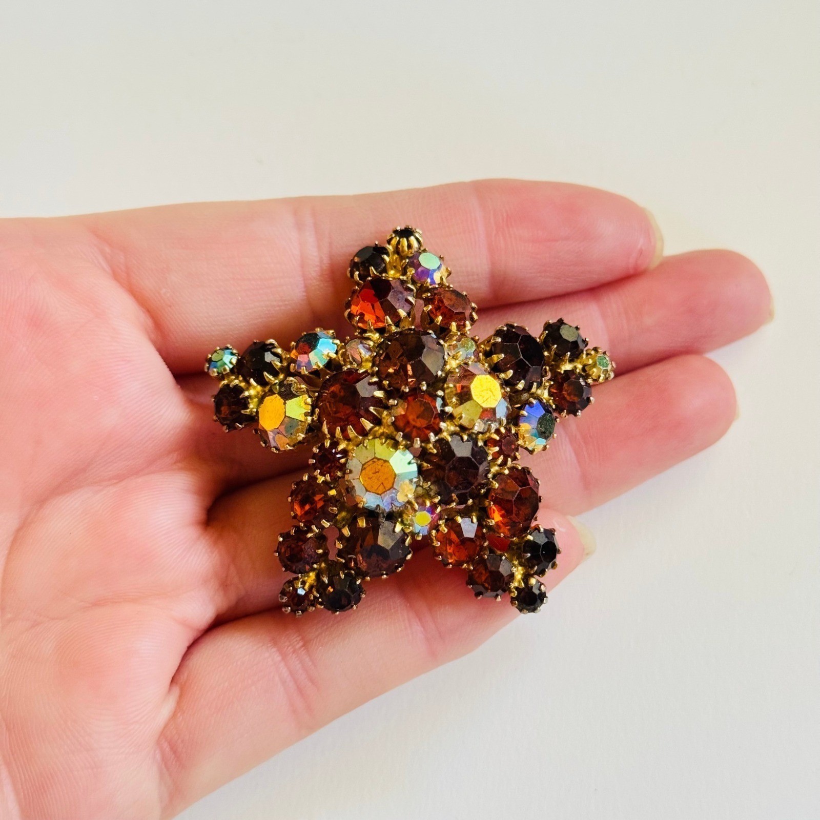 VTG Estate Star sparkle Brooch Jeweled dog tooth Austrian crystal rhinestone 60s
