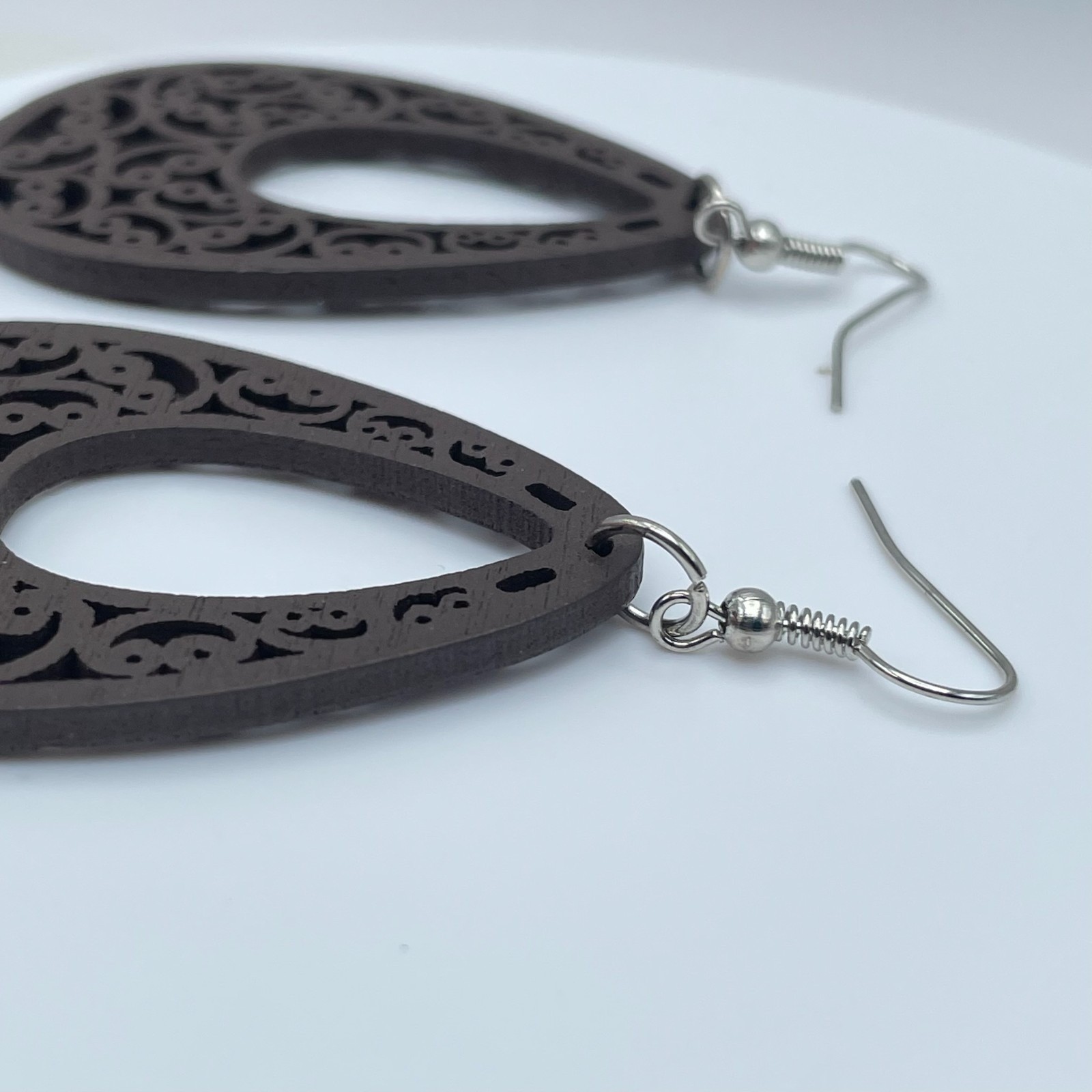 Vintage 90s Brown Wood Filigree Teardrop Dangle Earrings Boho Hippie Fashion Y2K