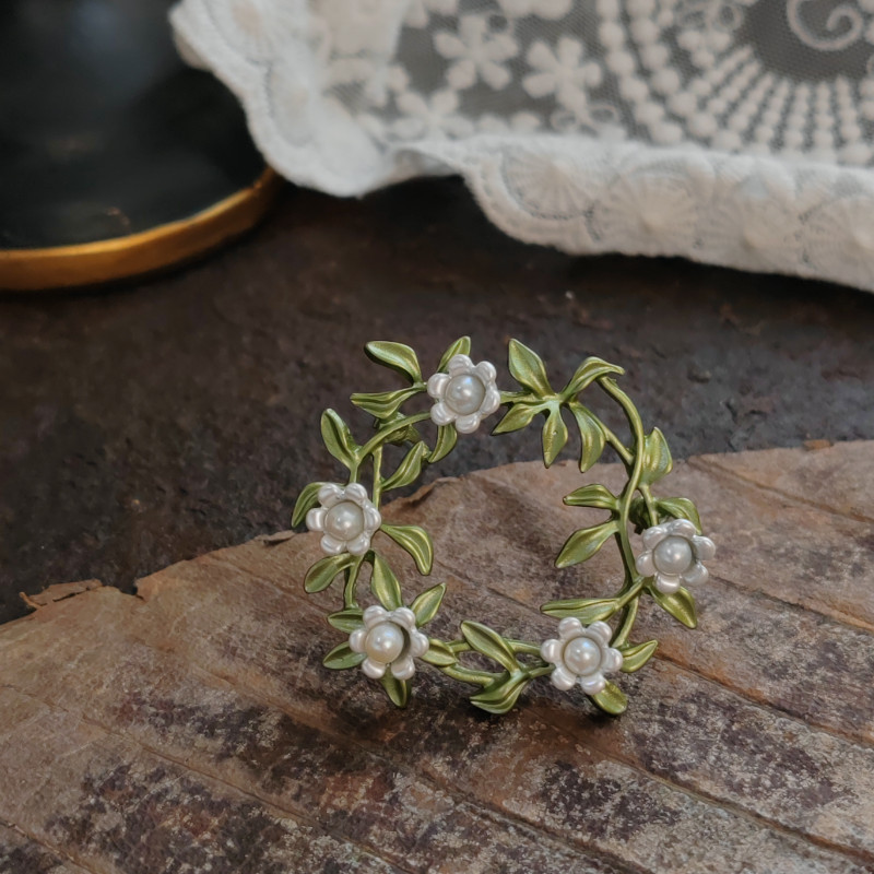 Women Leaves Enamel Pins Badges Elegant Clothing Plant Brooch Corsage Jewelry