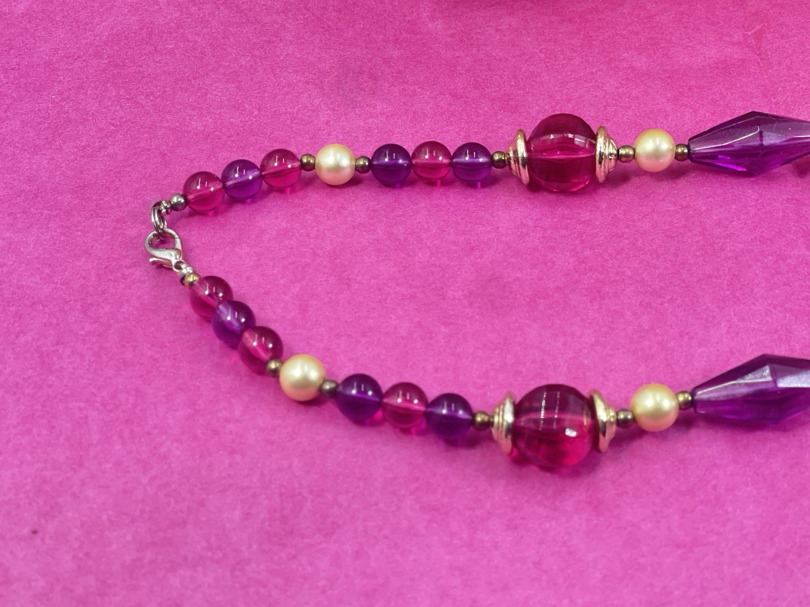 Vintage Bright Purple Pink Beaded Necklace Thick Lucite Gold Tone Spacers