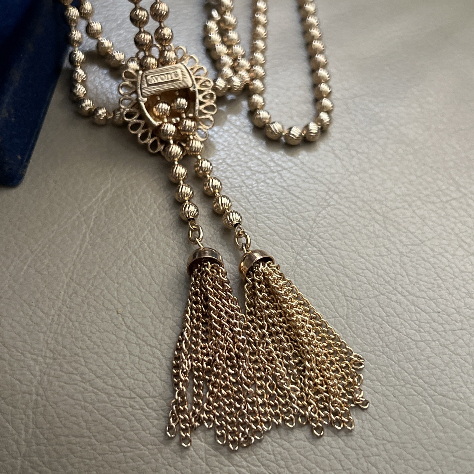 Vtg 1973 AVON Signed Gold Tone Ball Chain Lariat Green Slide Tassel 40″ Necklace
