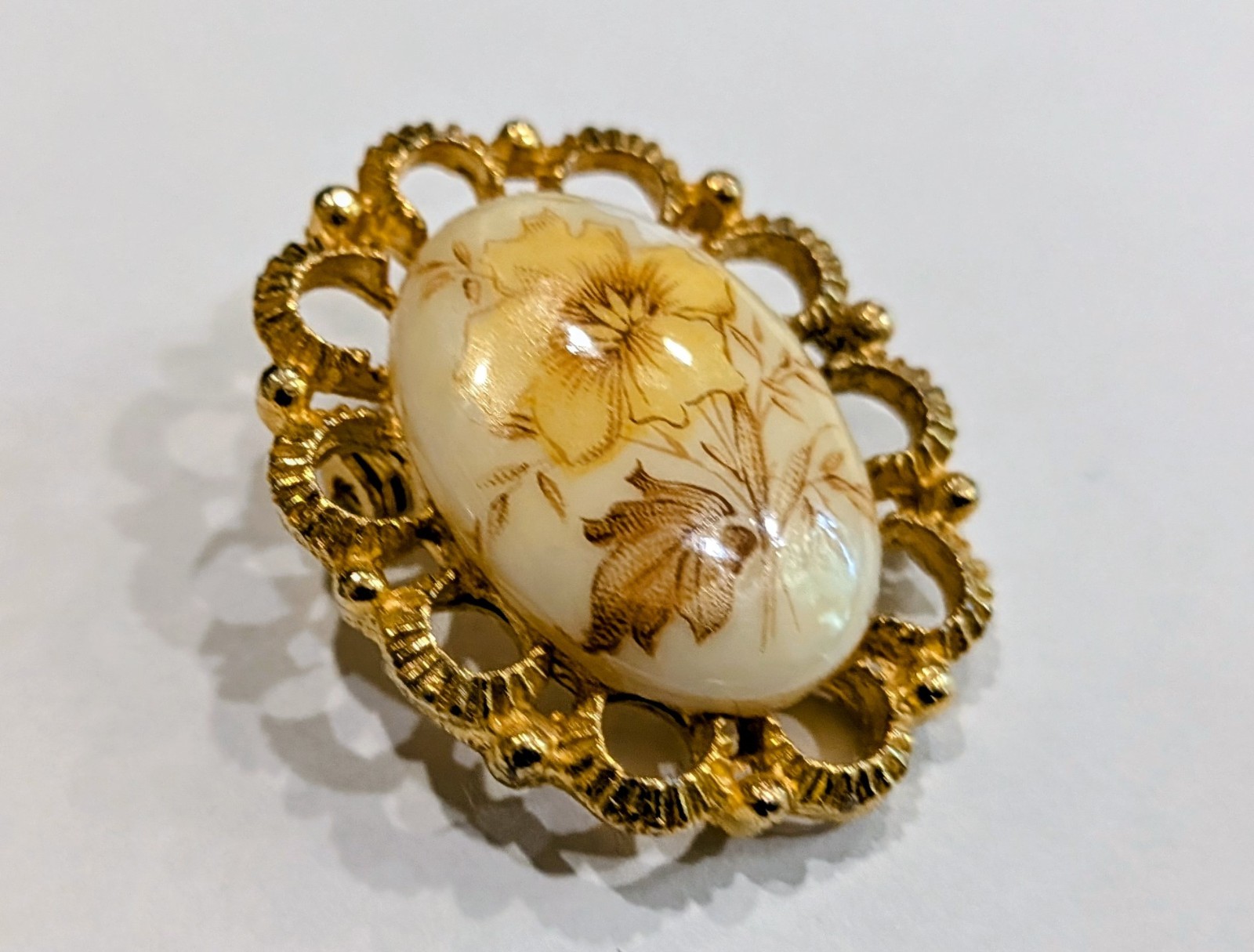Floral Gold Brooch – Vintage Victorian Style Cream Floral Transfer Cab 1.5″