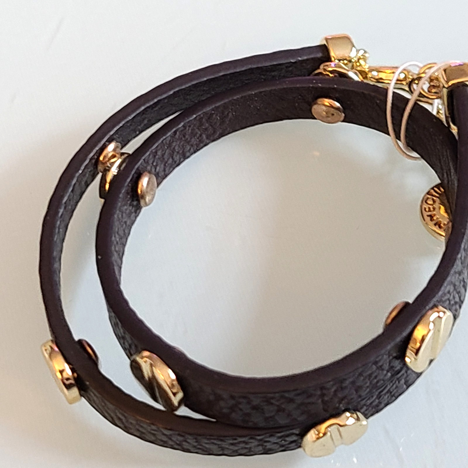 French Connection Double Wrap Bracelet Black Pebble Grain Gold Screw Studs NWT 1