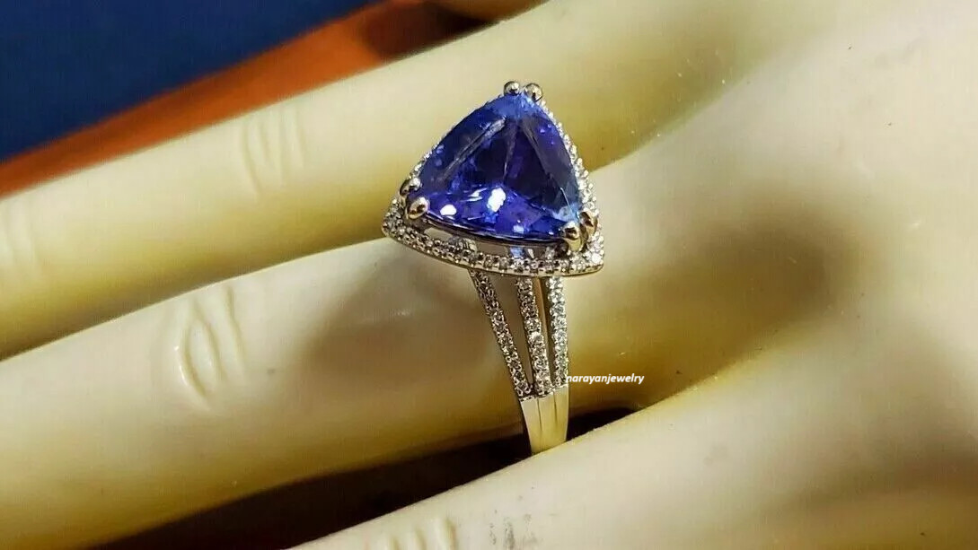 4.25 CT Trillion cut Tanzanite Halo Stunning Engagement Ring 925 Sterling Silver