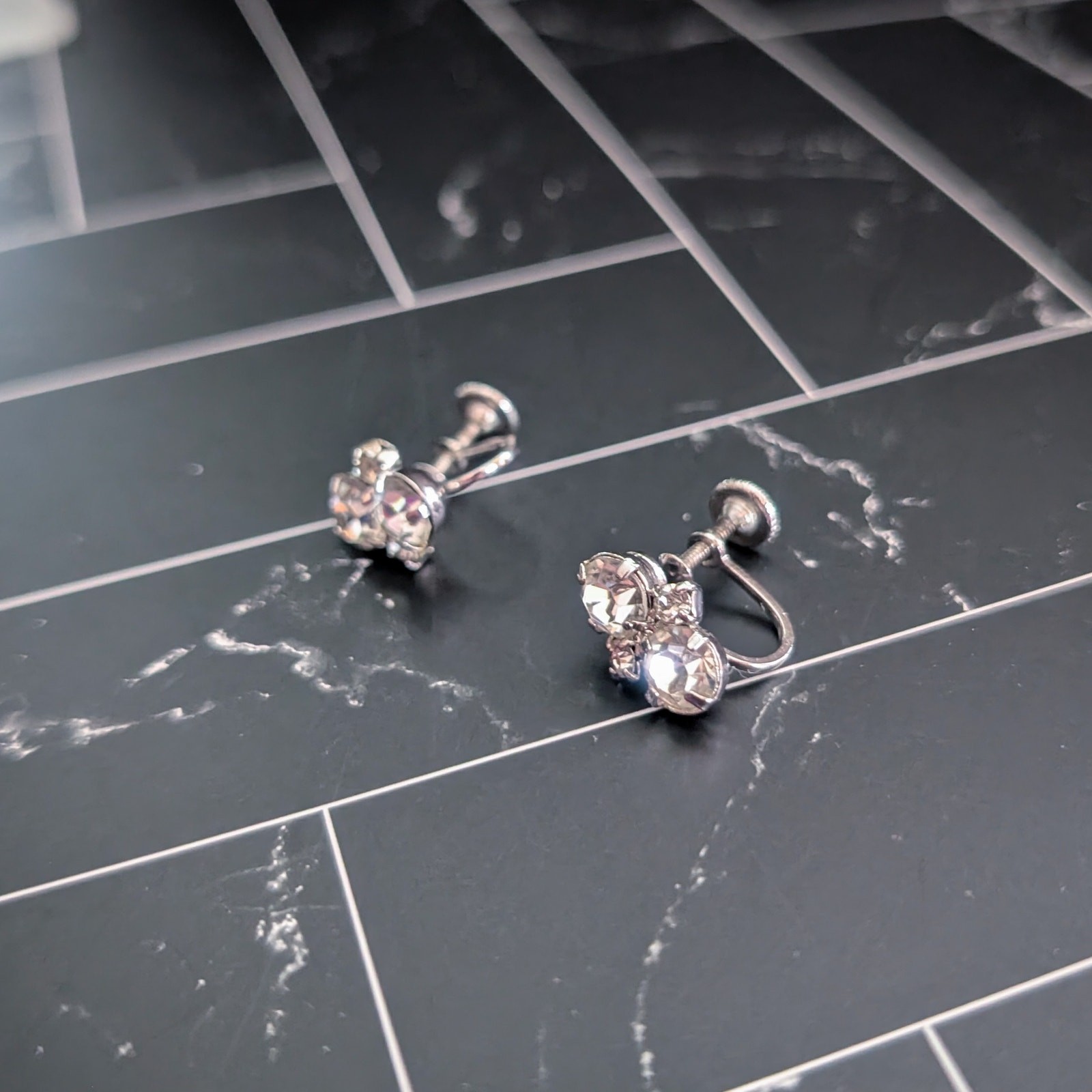 Vintage Screw Back Earrings Clear Gems Stylish & Elegant 0.5″