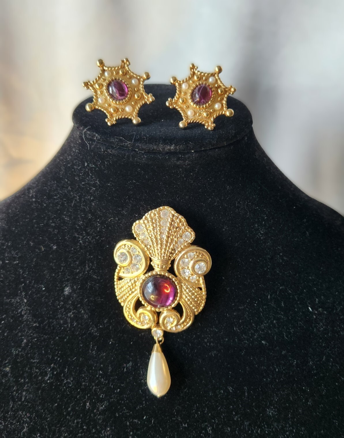 Jeff Lieb Brooch & Piscatelli Earrings: Vintage Jewels of India, Moghul style