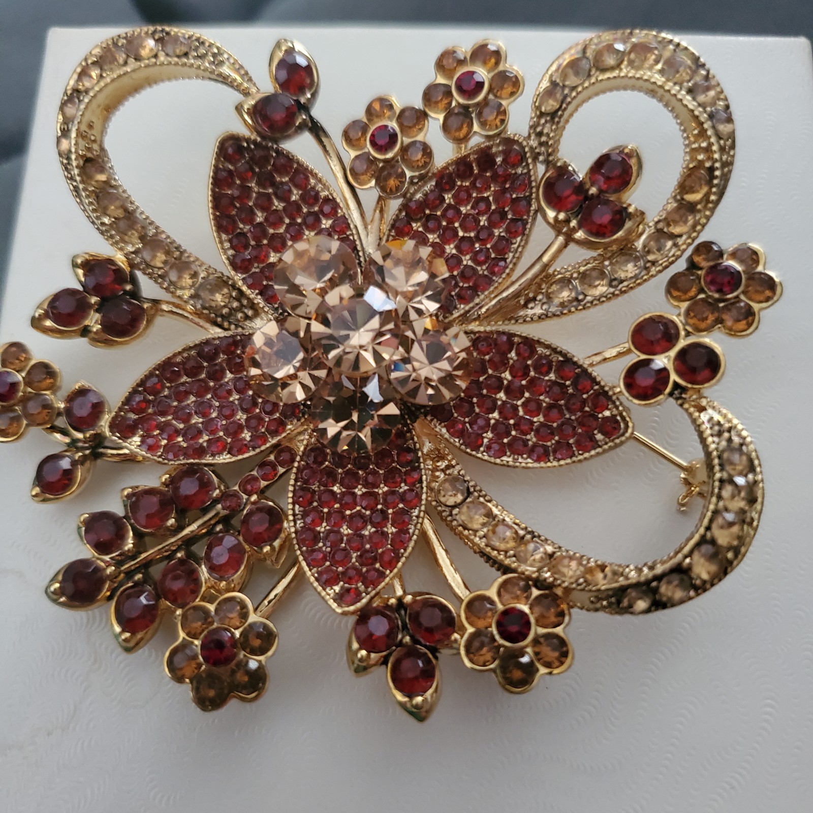 Avon 35th Anniversary 2006 Rhinestone Flower Brooch with coordinated earring set