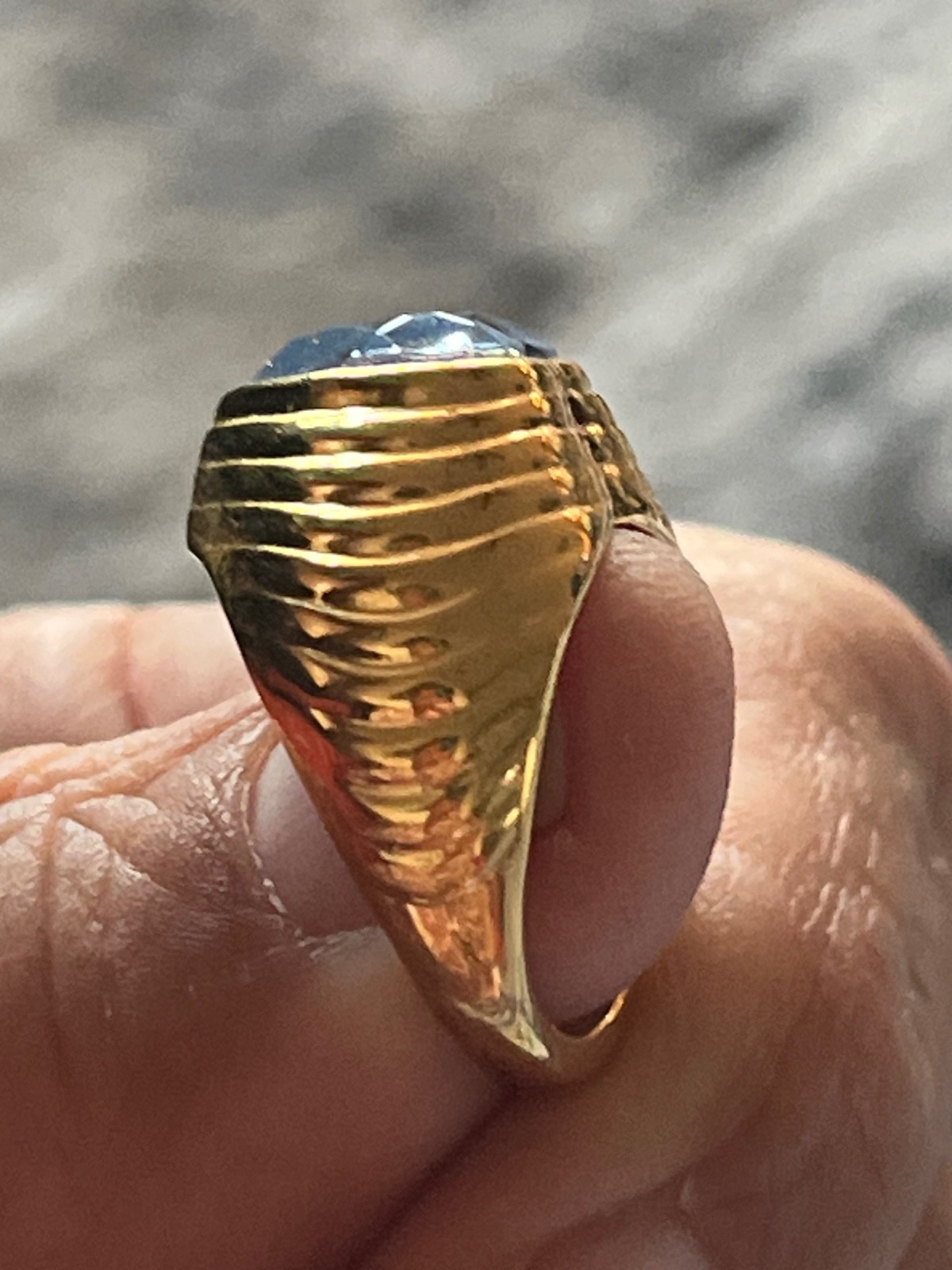 Unsigned Vintage 1987 Avon Bold Sparkle Heart Ring Ribbed Band Heart Stone sz5
