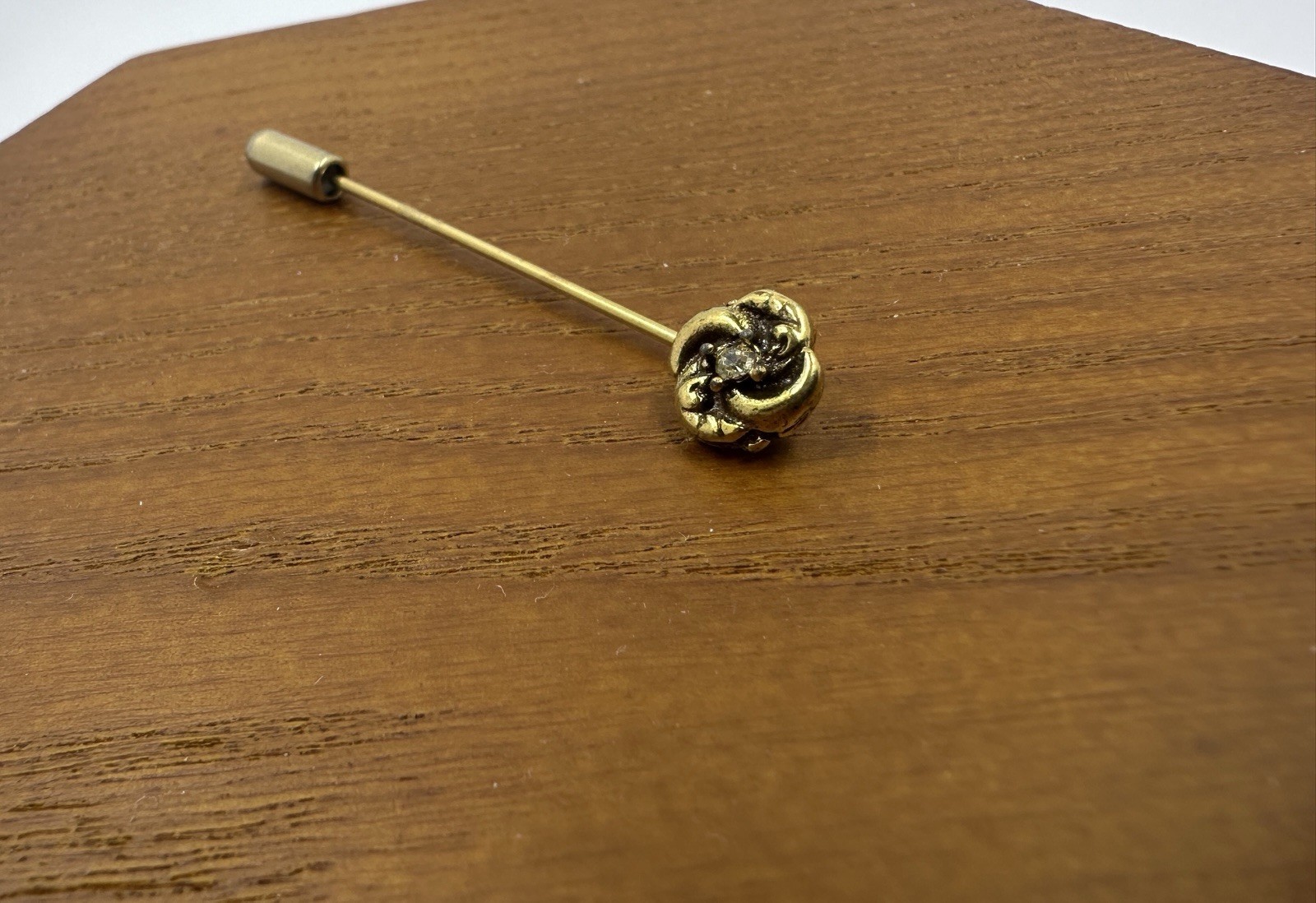 Vintage Gold Tone (Plated?) Stickpin Rose Knot with Colorless Stone – Hat Pin