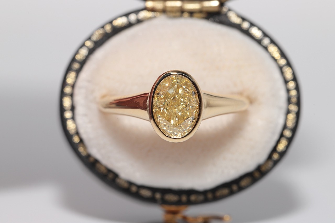 18k Gold 1.51 ct Light Fancy Color Oval Cut GIA Certified Solitaire Ring