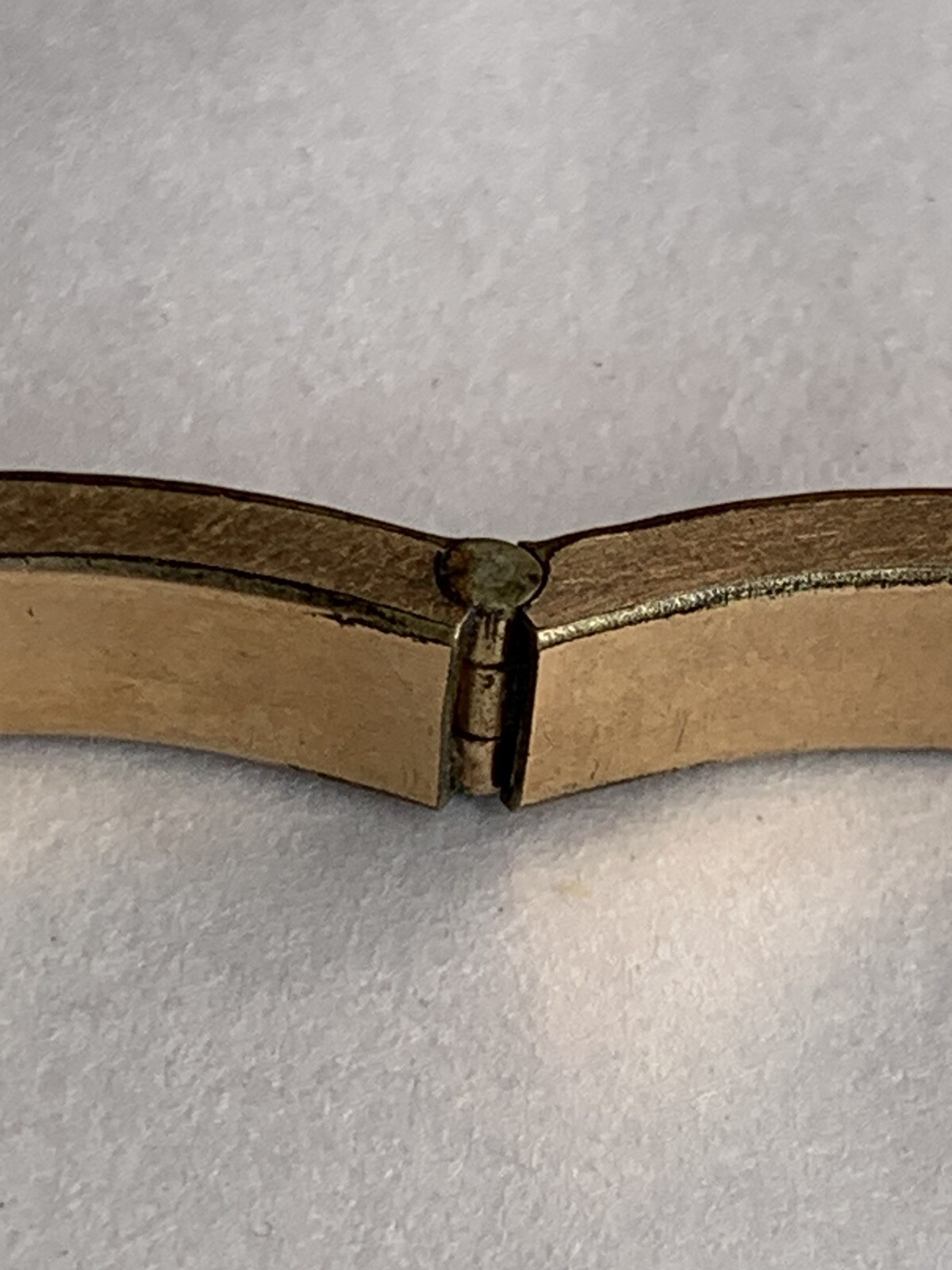 Vtg 60s Gold Plated Hinged Bangle Bracelet 1/4”w Floral Etched Detail Oval Shape