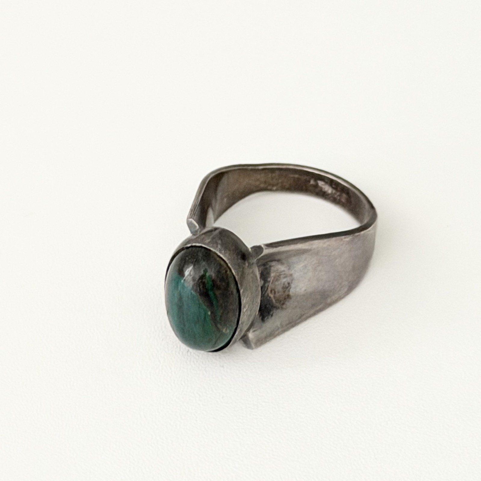 Vintage Israel Modernist Designer 925 Sterling Silver Green Stone Ring Size 7.25