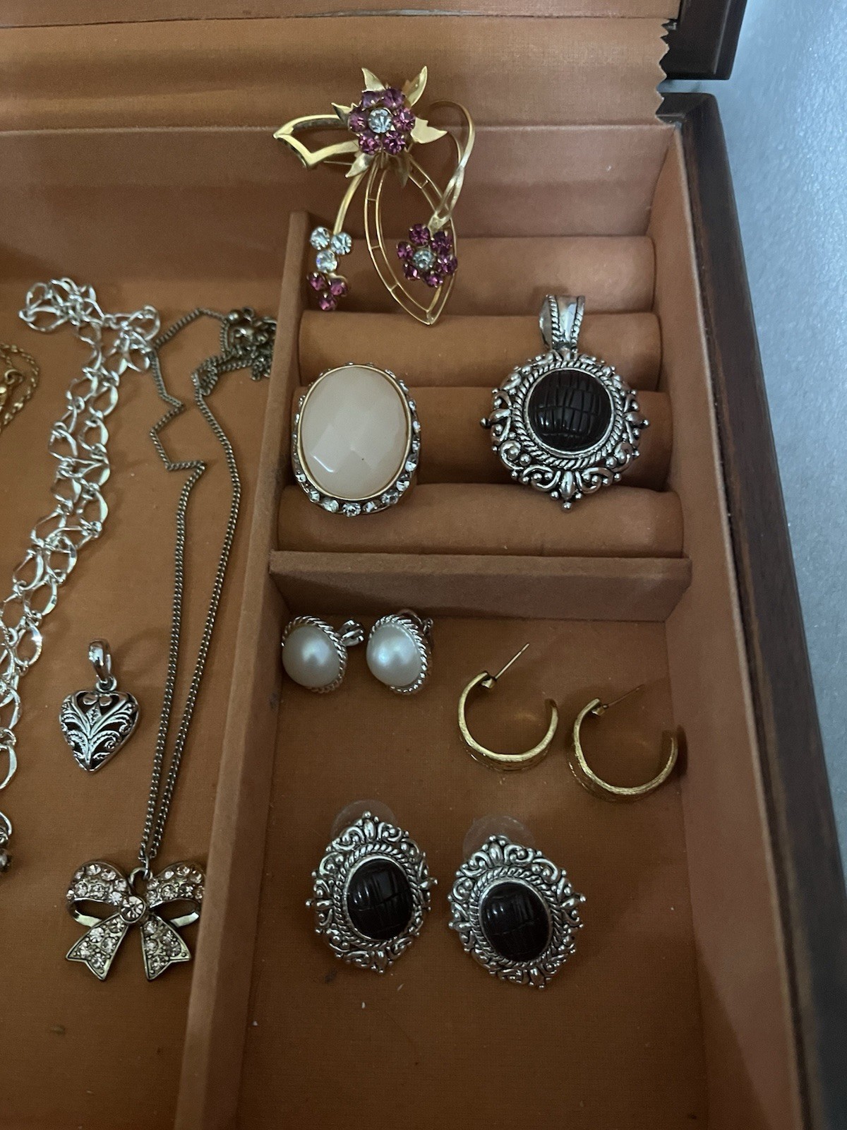 VINTAGE JEWELRY- ESTATE FIND-GOLD & SILVER TONE Lot Of 18! Oscar De la Renta 🔥