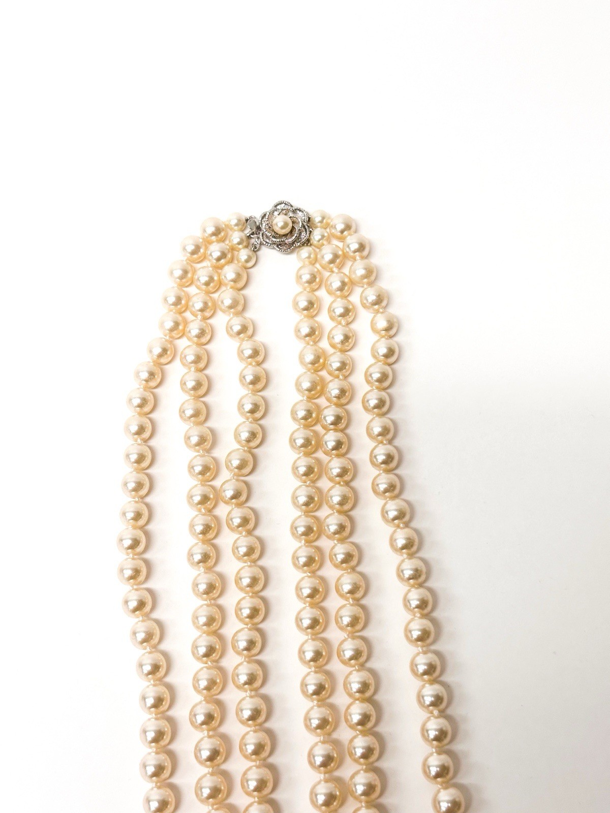 CAMROSE & KROSS JBK TRIPLE STRAND PEARL NECKLACE WITH FLOWER CLASP 27 INCHES