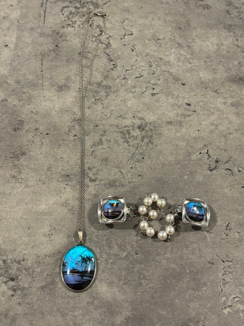 Vtg 2 Piece Butterfly Wing Jewelry 1 Necklace and a Sweater Clip with Pearls