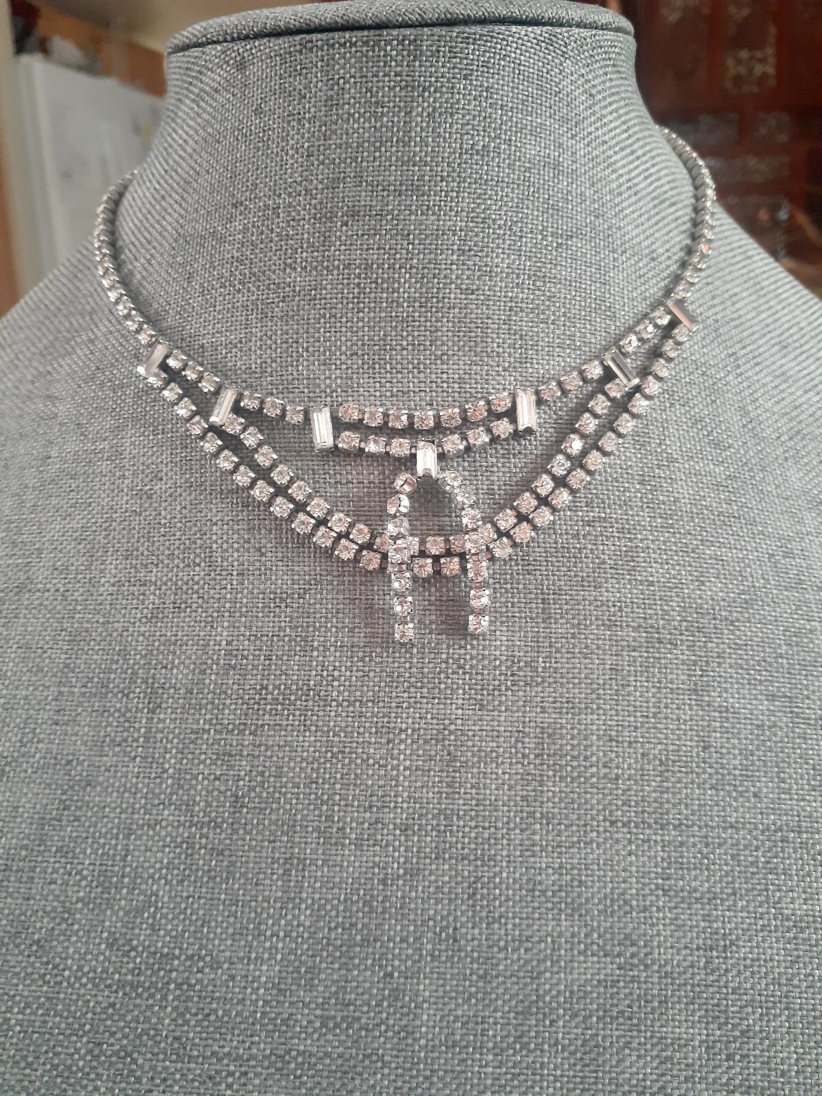 Vintage prong set Rhinestone Festoon Style Statement necklace. 15.5″