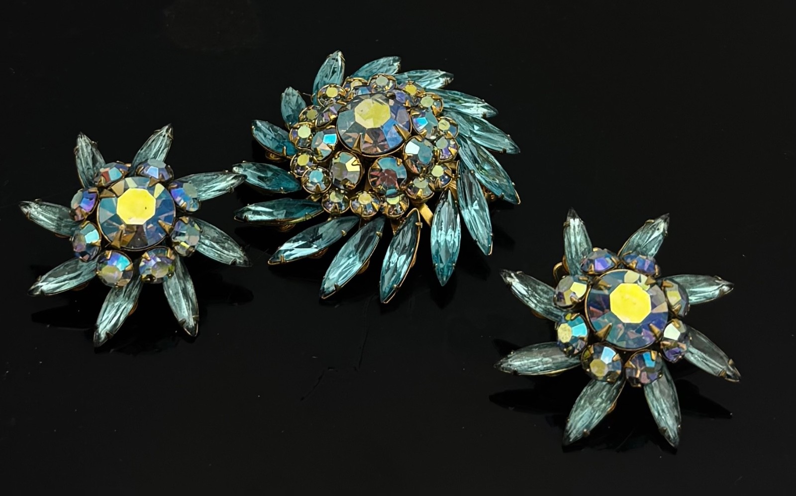 Vintage Set Judy Lee Pinwheel Style Brooch And Earrings light Blue And AB