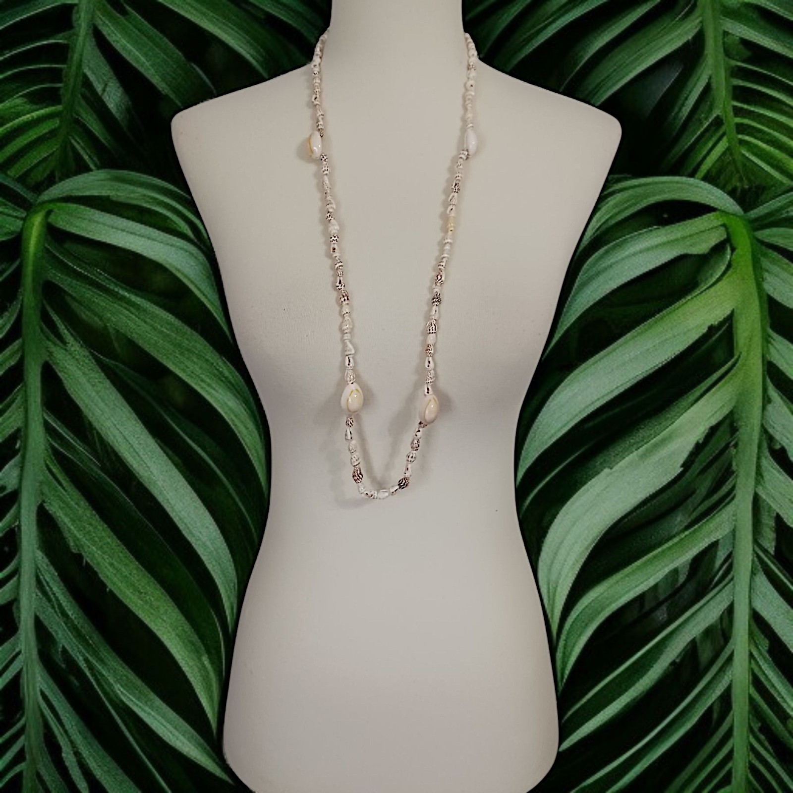 Vintage Cowrie Momi Shell Necklace Strand Hawaiian Lei Beachy Coastal Tropical