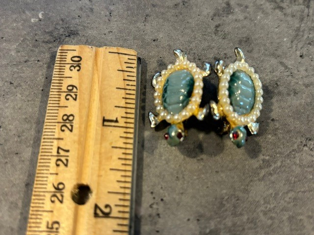 VINTAGE Silver TONE & Faux pearl and Green 2 MATCHING TURTLE PINS or BROOCHES