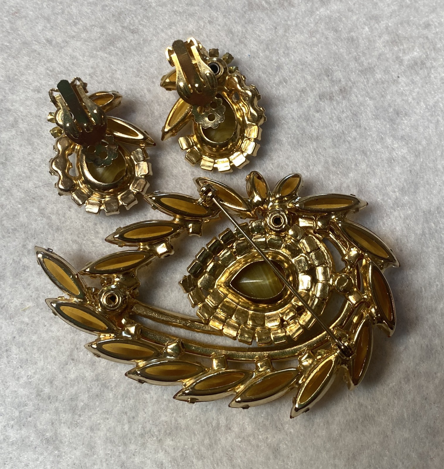 Large Vintage Possible Juliana D&E Brooch & Earrings –Excellent Condition!