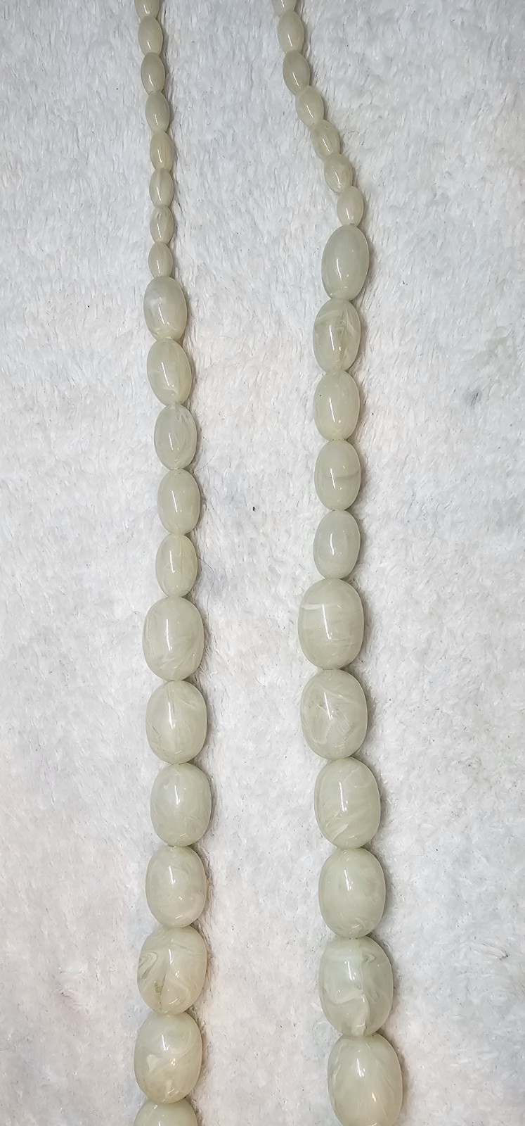 Vintage Marbled Lucite Necklace Ivory Swirl Beads Mid Century Lightweight