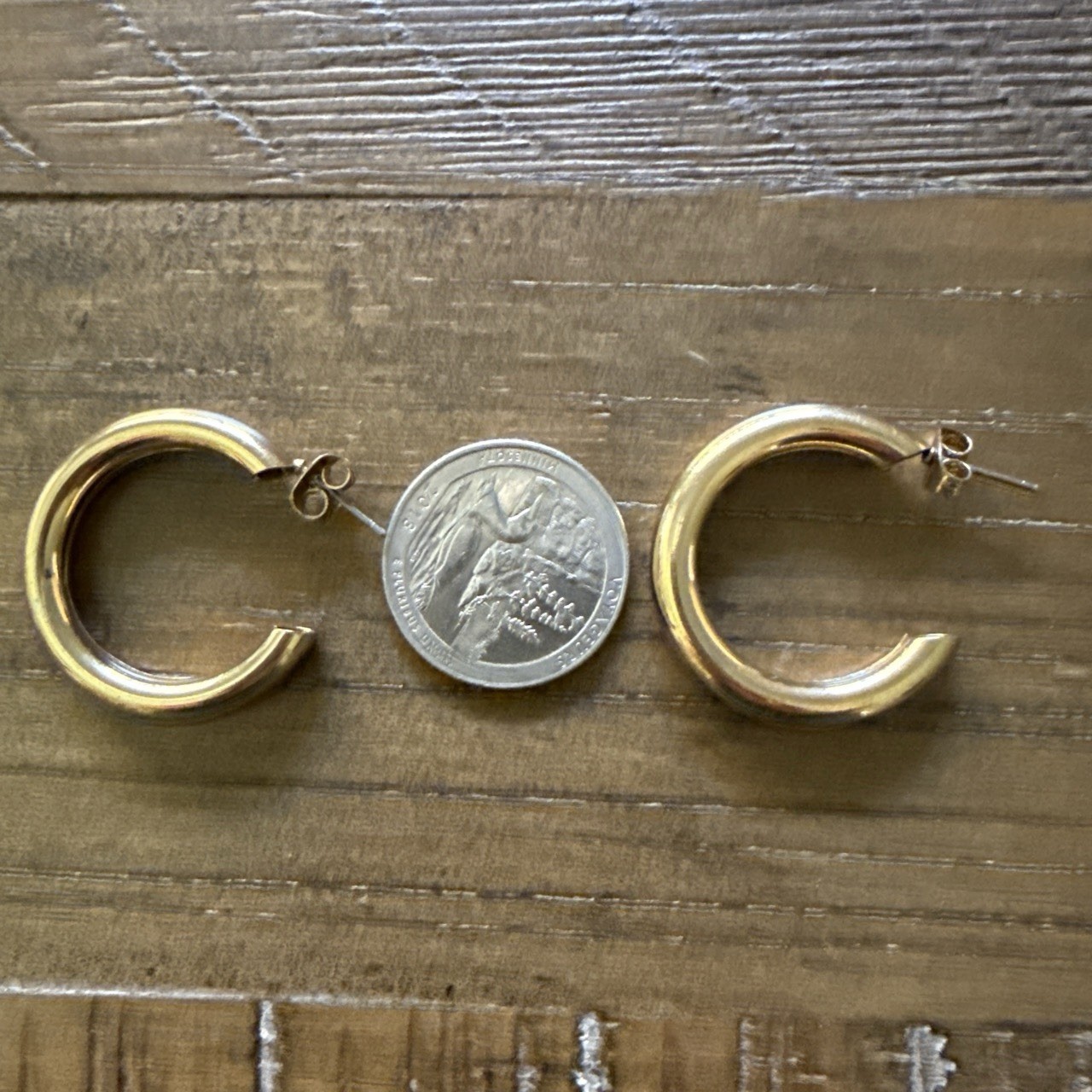 Vintage Tube Hoop Earrings Gold Tone Pierced Ears Lightweight Classic Style 1”