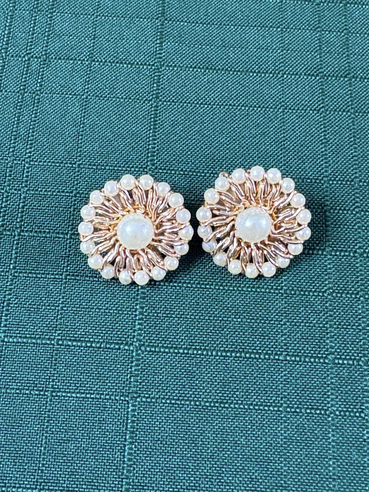 Early Miriam Haskell Style Wired Pearl Cluster Clip-on Earrings Gold Tone Nest