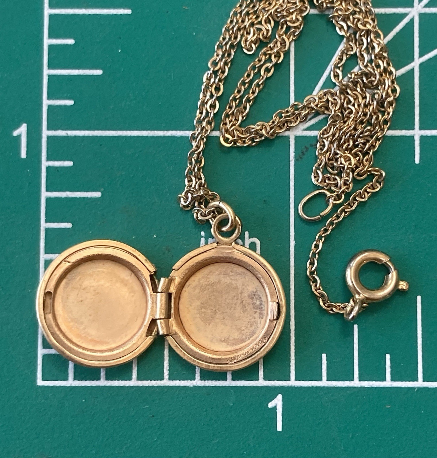 Vintage Gold Fill Locket Tiny Etched Round Photo Charm Chain 14.5″ Pendant