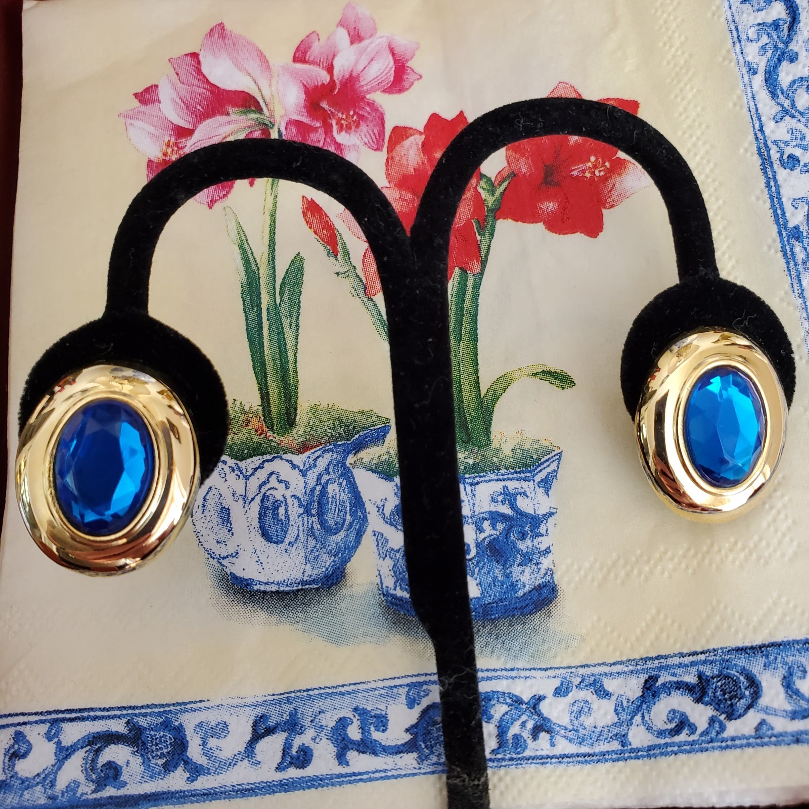 Clip On Earrings Faceted Blue Stone Designer VTG Gold Tone Lightweight with Pads