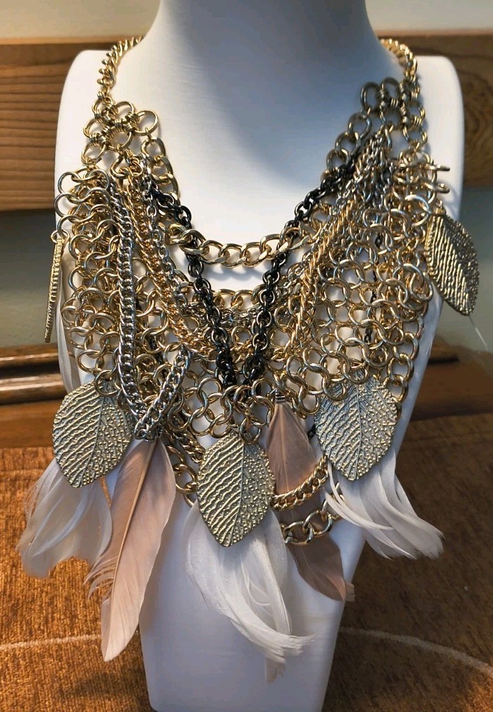 Vtg Boho Gold Heavy Mesh Chain Link Necklace Pink Feathers Rhinestones Crystal