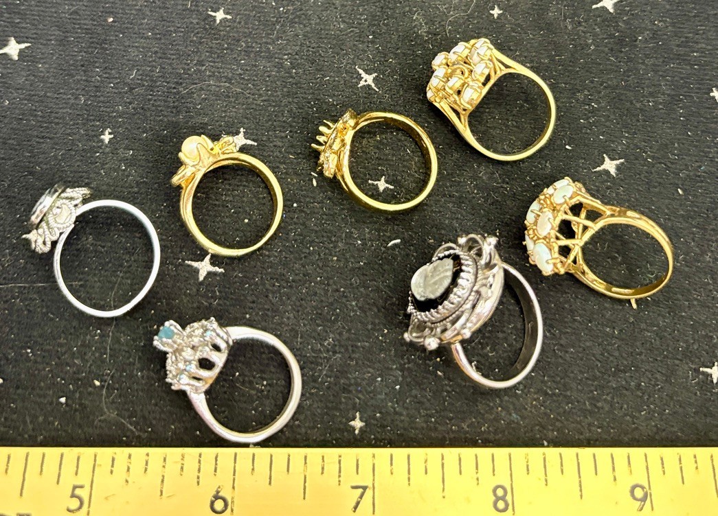 Vintage Lof Of 7 Fashion Rings Size 6.6-9 4-Gold Color 3-Silver Color All W/Gems