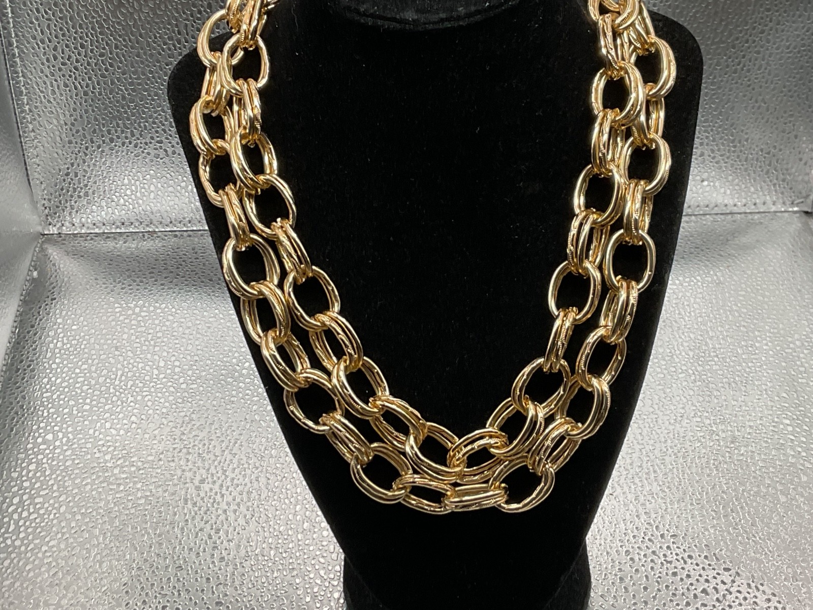 VTG CHUNKY GOLD TONE DOUBLE STRAND DOUBLE OVAL LINK CHAIN STATEMENT NECKLACE