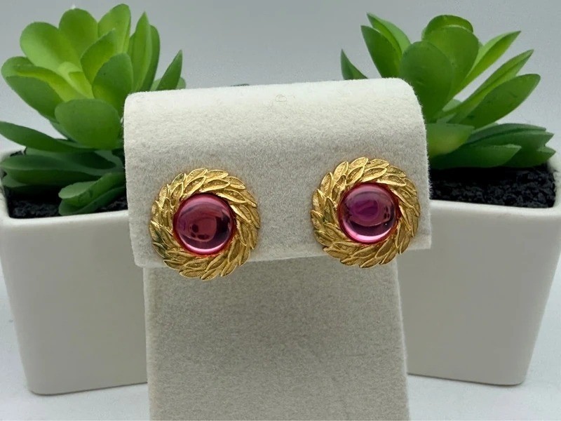 Vintage Trifari Stud Earrings Gold Tone Laurel Wreath Pink Cabochon Signed