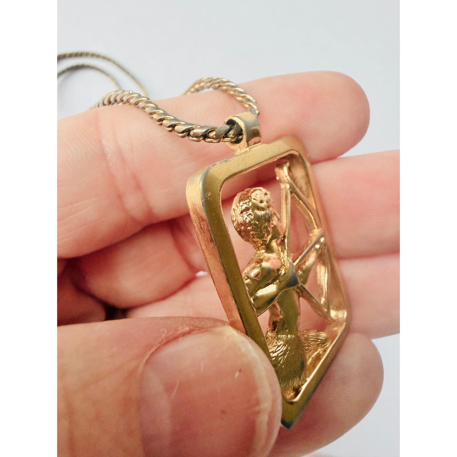 Vintage Avon Sagittarius Zodiac Necklace Star Signs Archer Pendant 18”