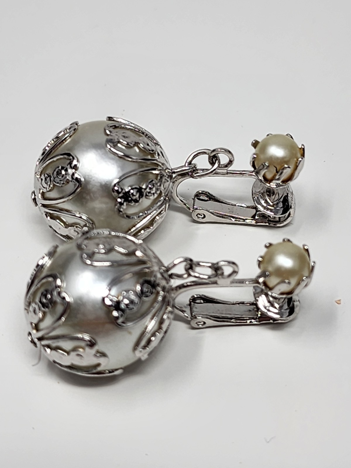 Vintage Sarah Coventry Chain Ability Earrings Faux Pearl Filigree Dangle Clip On